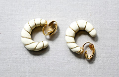 Vintage Crown Trifari White Hoop Wire Wrapped Gold Tone Clip On Earrings Signed