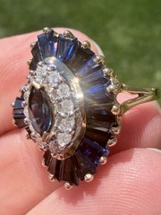 VINTAGE Y. GOLD GENUINE DIAMOND BLUE SAPPHIRE COCKTAIL RING 5.5 BAGUETTE MARQUIS