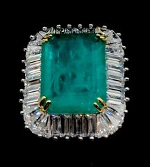 Stunning Vtg STAR OF HOLLYWOOD Simulated Emerald and Crystals Cocktail Ring Sz8