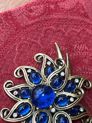Trifari Vintage Gold Tone Blue Cabachon Stone Rhinestone Brooch 3 1/2″ SCARCE