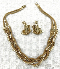 BRAIDED Goldtone Mesh & Clear Rhinestone 15″ Necklace & 1-1/4 x 1″ Clip Earrings