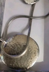 ONYX HAMMERED SILVER NECKLACE AND EARRINGS SET