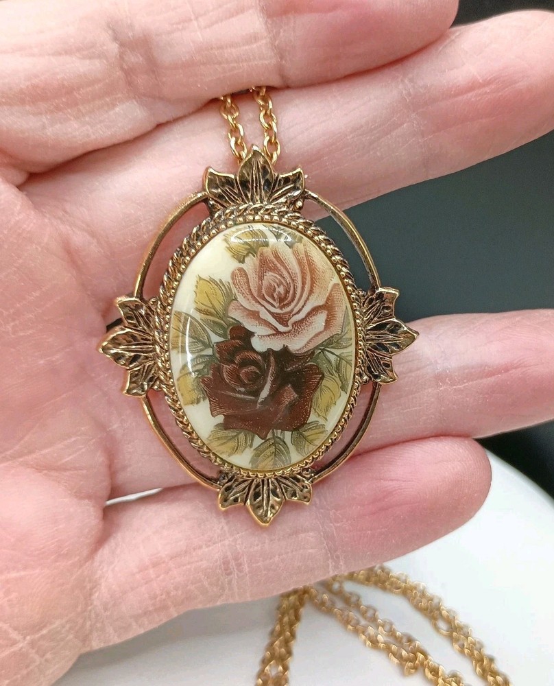 VTG SARAH COVENTRY Rose Marie Pendant Necklace Porcelain Floral Cameo Gold Tone