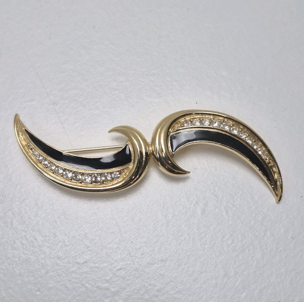 Vtg Signed Trifari Black Enamel & Rhinestone Gold Tone Brooch, Pin 3-1/8″