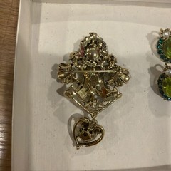 Vintage Green Rhinestone Brooch Pin Clip Earrings Set Gold Tone Faux Pearl
