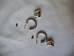 VTG 3/4 HOOP W/ DANGLING SCALLOPED HEART CHARM STERLING SILVER 925 STUD EARRING