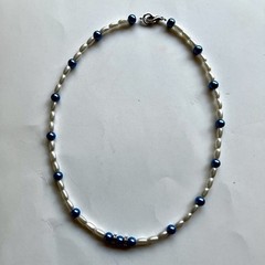 Vintage style blue &white faux pearl beaded choker necklace 16″ silvertone clasp