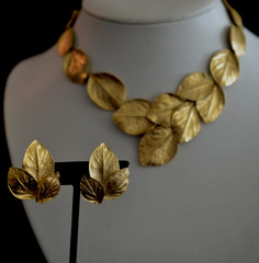 TRIFARI Necklace Clip Earring Set LEAF LEAVES Brush Gold Tone Vintage 19 in. Vtg