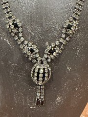 VINTAGE ART DECO CRYSTAL BLACK CLEAR RHINESTONE Y-DROP PENDANT 16″ NECKLACE EUC