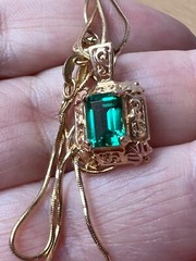 VINTAGE 10K/14K YELLOW GOLD EMERALD GREEN COLOR CZ PASTE ORNATE PENDANT NECKLACE