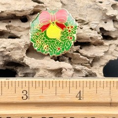 Vintage Christmas Wreath Enamel Brooch Pin Gold Tone Holly Holiday Red Bow 1″