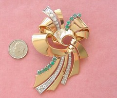 VINTAGE RETRO 2.59ctw MINE DIAMOND .82ctw EMERALD 18K BIG BOW RIBBON BROOCH 1940