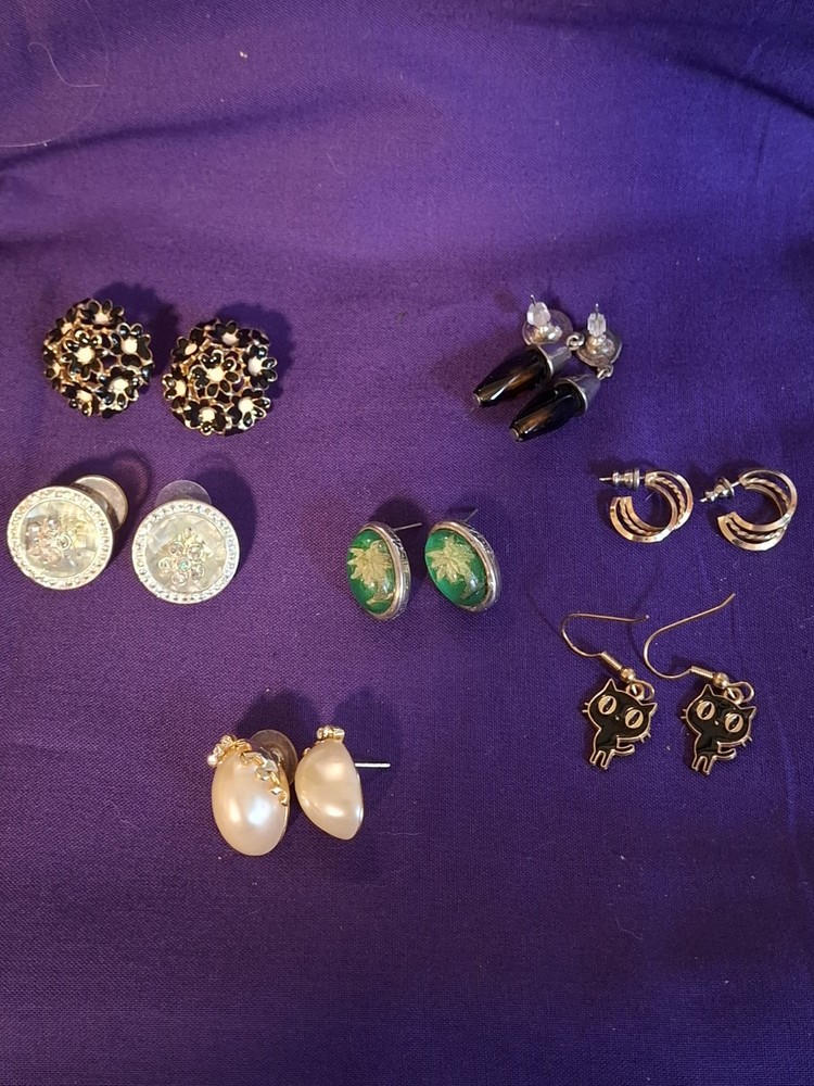 7 Pairs Pierced Earrings 1990’s 2000’s Palm Trees Enamel Rhinestone