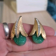 Vtg Marvella Green Jade Goldtone Clip On Earrings #110