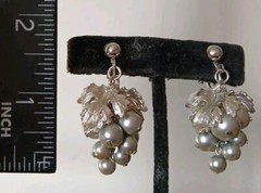 Vtg Clip Earrings Grapes Dangle Beaded Cluster Grey Gun Metal Wine Lrg Engraved