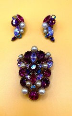 Vintage Mid Century Purple Rhinestone Pearl Brooch Clip Earrings Parure Set
