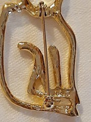 Vintage “AAI” Gold Tone Cat Brooch (0 – 26)