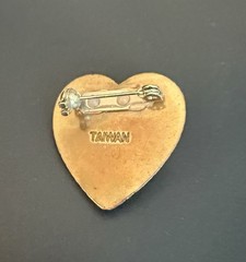 Vintage Faux Pearl Textured Gold Tone Heart Pin Brooch 1 1/8″x1 1/8″ TAIWAN