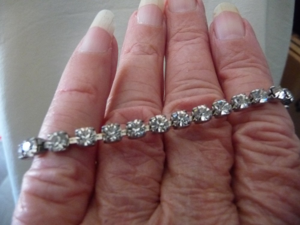 TENNIS SILVER TONE RHINESTONES 5 3/4”L 1/4” W BRACELET #23/23