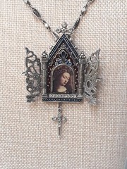 Vtg Sweet Romance Silvertone ‘Gates of Heaven’ Opening Door Pendant Necklace