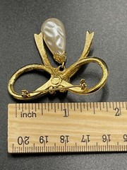 Vintage Bow Pin Gold Metal Imitation Drop Dangle Pearl Unsigned