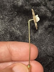 VINTAGE GOLD PLATED CAPODEMONTE FLOWER STICK PIN 2.5”