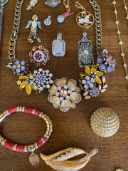 Jewelry Repair Lot 50+ Very Nice Many Signed Missing Rhinestones Resell Harvest