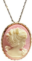 Vintage Avon cameo necklace 1988 pink resin portrait goldtone 23″ EUC