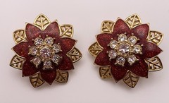 Poinsettia Christmas Red Enamel Rhinestone Goldtone Clip-on Fashion Earrings