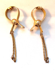 Two Vintage 1950s Gold Tone Glove Clip Purse Ring Holder in Good Condition