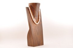 Off-round shape freshwater pearls necklace (440mm(17.3in) 212.5ct) “GEM REPORT”.