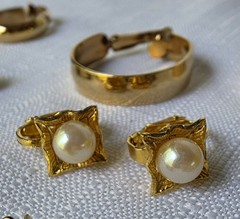 Vintage Collection Of 8 Gold-Tone Clip-On Earrings Excellent Condition