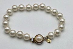 Premier Designs White Faux Pearl Glass Bead Bracelet Gold Tone Box Clasp 6.75″