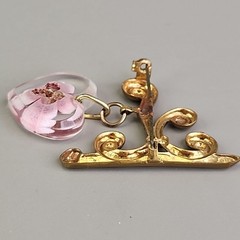 Vintage Dried Pink Flower Brooch Heart Dangle Gold Plated Bracket 1.25″