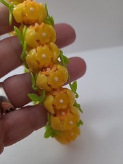 Vintage Women’s Stretch Bracelet UV Glow Multicolor Lucite Plastic Flower Leaves