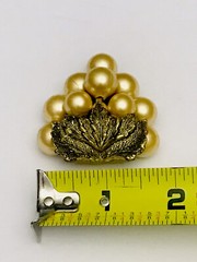 VINTAGE ART DECO PEARLIZED GRAPES METAL LEAVES FUR DRESS CLIP BROOCH