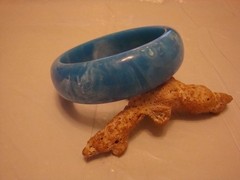 Restored Vintage 7/8″ Bakelite Bracelet! Marbled Bright Sky Blue/White Colors!