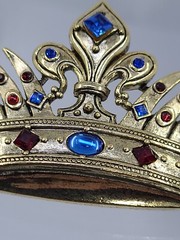 Vintage WONDERS 2004 Masters of Florence Medici Rhinestone Crown Brooch