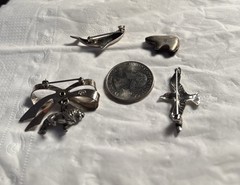 Lot Of 4: Sterling Animals, (1) Bear Slide, (3) Seagull, Dolphin, Lion Brooches