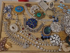 Older Vintage Jewelry 30pcs Lot