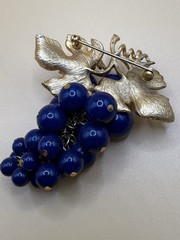 Vintage Gold Tone Leaf Blue Grape Cluster Brooch Pin