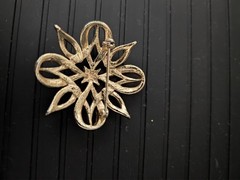VINTAGE ESTATE GOLD TONE BROOCH costume jewelry