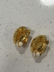 VINTAGE RICHELIEU PINK FAUX PEARL OVAL GOLD TONE GOLDTONE SIGNED PIERCE EARRINGS