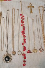 Antique & Vintage 50+ Lot Of Necklaces & Varies Designs & Quality.