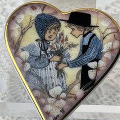 P Buckley Moss – Anna Perenna Apple Blossom Love Brooch Pin Pendant – 1998