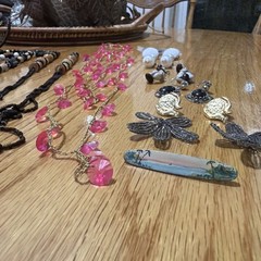 Very Vintage Lot of Costume Jewelry Pieces 17 Pc Project Wearable Signed Stamp88