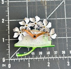 LOVELY LAVENDER PURPLE VIOLETS VINTAGE METAL ENAMEL FLOWER PIN CORSAGE GIFT