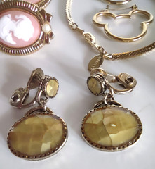 26 Pcs Costume Jewelry Lot Many Signed *Monet *Celebrity *Florenza *Eisenberg ++