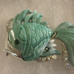 Vintage Unsigned Hattie Carnegie Green Lucite Angel Fish Brooch Rhinestone Gold.