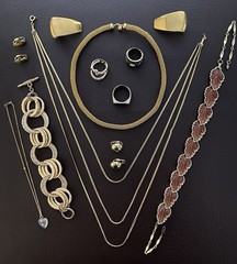 VTG – Modern Jewelry Lot Necklace Chains Earrings Rings Silver And Gold Tone Lot